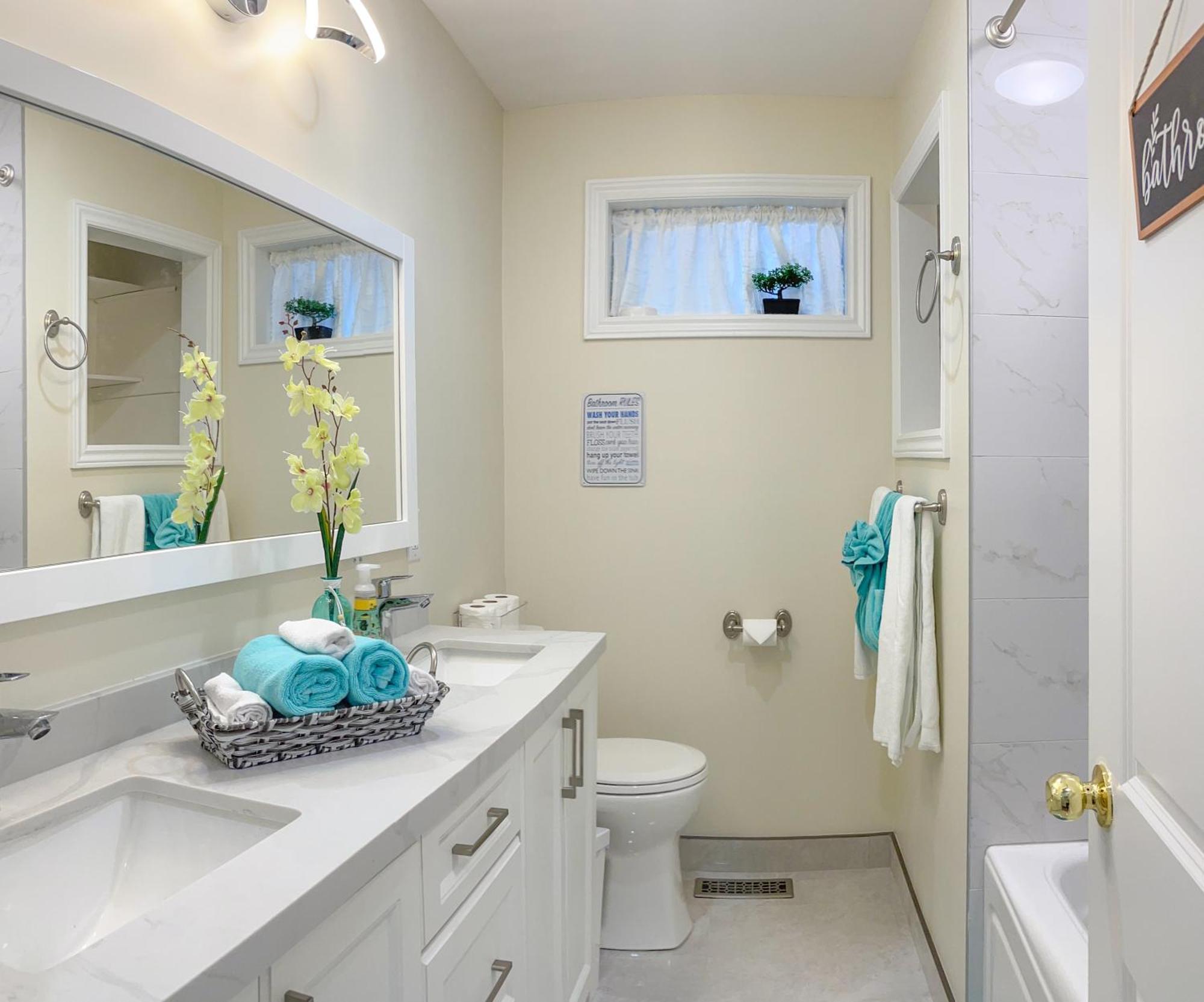 شقة Newly-Renovated 3Br House, 12 Minutes To Airport تورونتو المظهر الخارجي الصورة