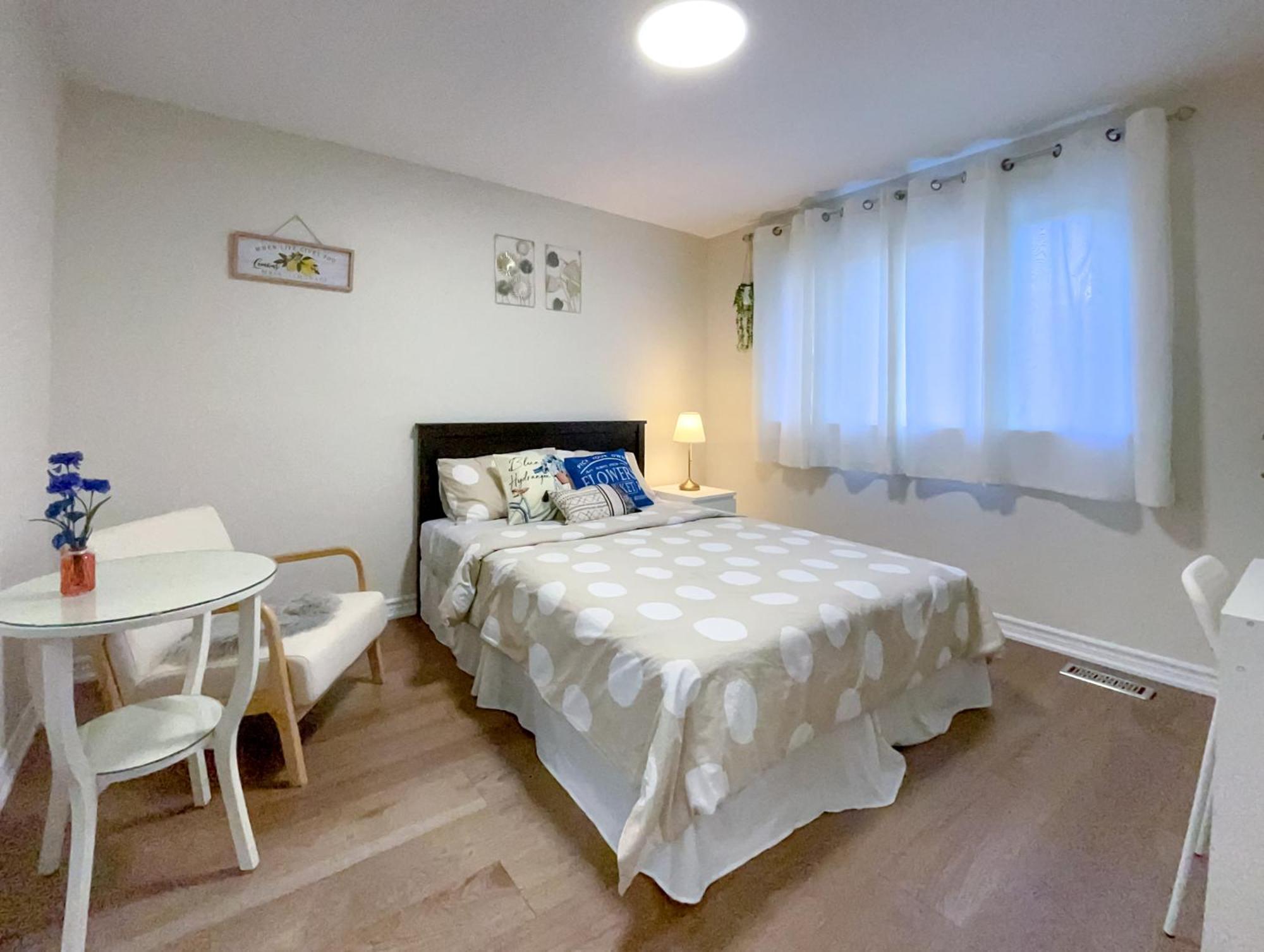 شقة Newly-Renovated 3Br House, 12 Minutes To Airport تورونتو المظهر الخارجي الصورة