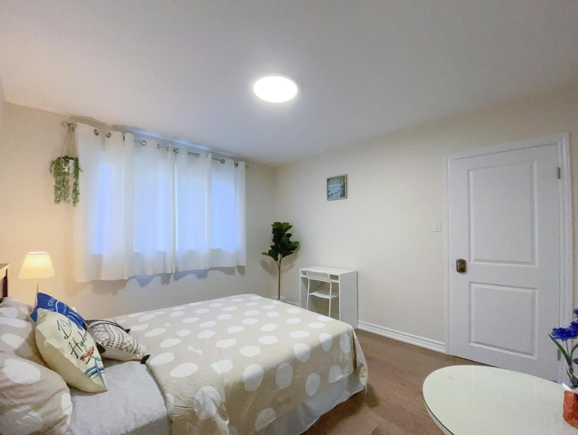 شقة Newly-Renovated 3Br House, 12 Minutes To Airport تورونتو المظهر الخارجي الصورة