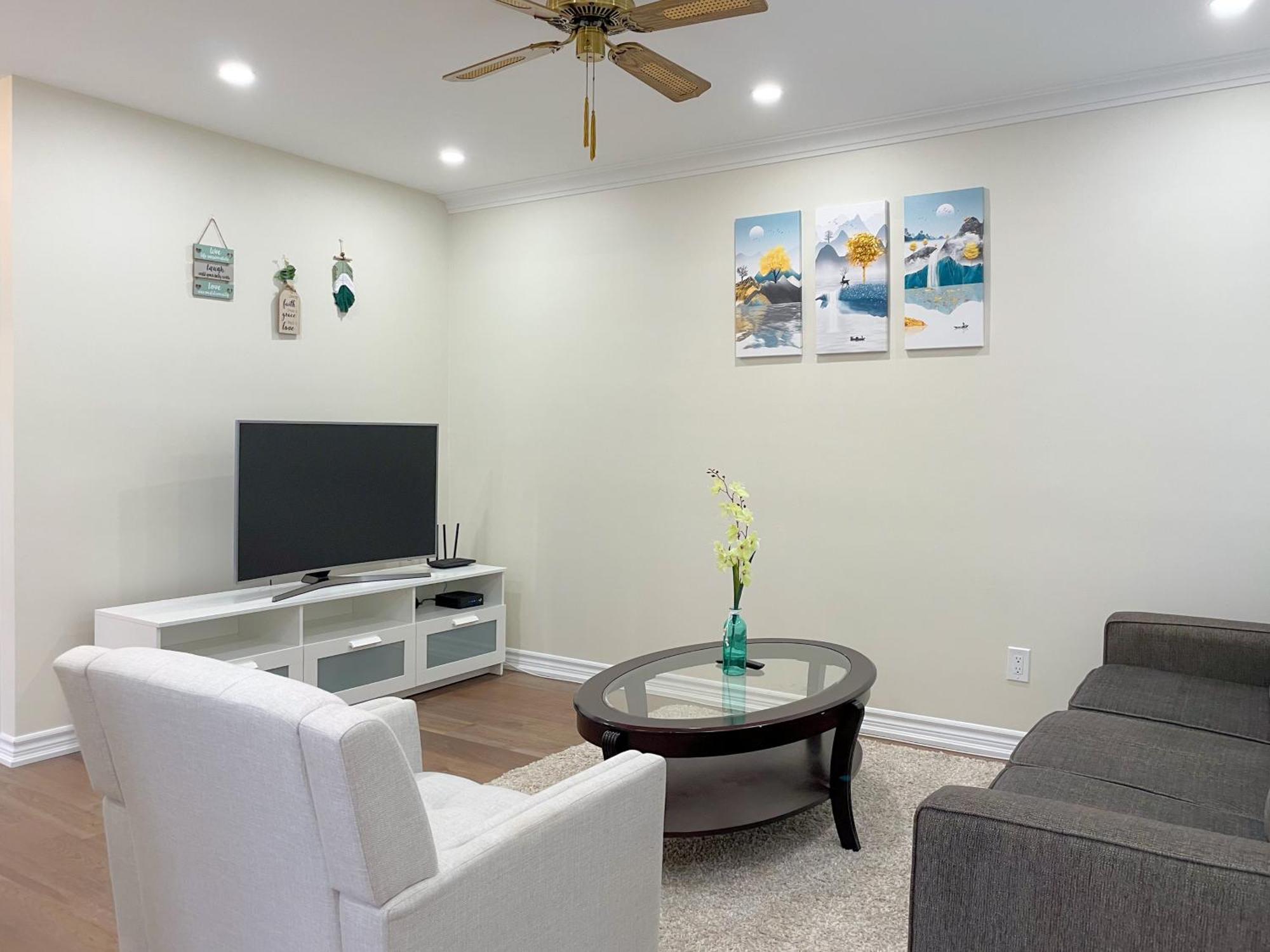شقة Newly-Renovated 3Br House, 12 Minutes To Airport تورونتو المظهر الخارجي الصورة