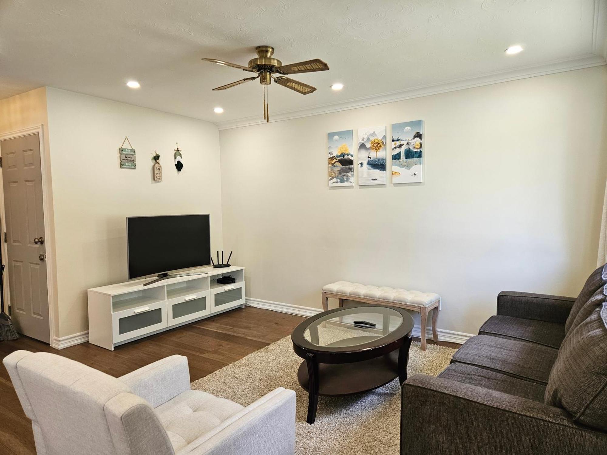 شقة Newly-Renovated 3Br House, 12 Minutes To Airport تورونتو المظهر الخارجي الصورة