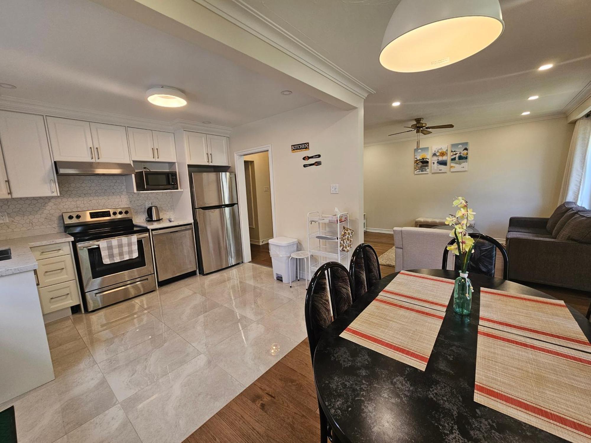 شقة Newly-Renovated 3Br House, 12 Minutes To Airport تورونتو المظهر الخارجي الصورة