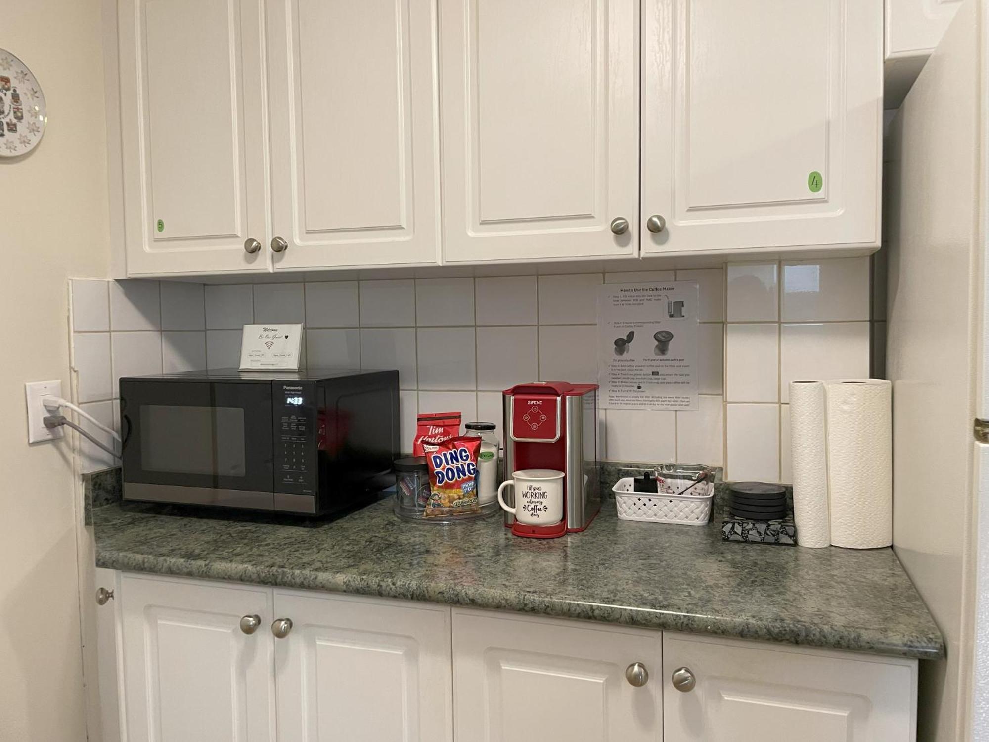 شقة Newly-Renovated 3Br House, 12 Minutes To Airport تورونتو المظهر الخارجي الصورة