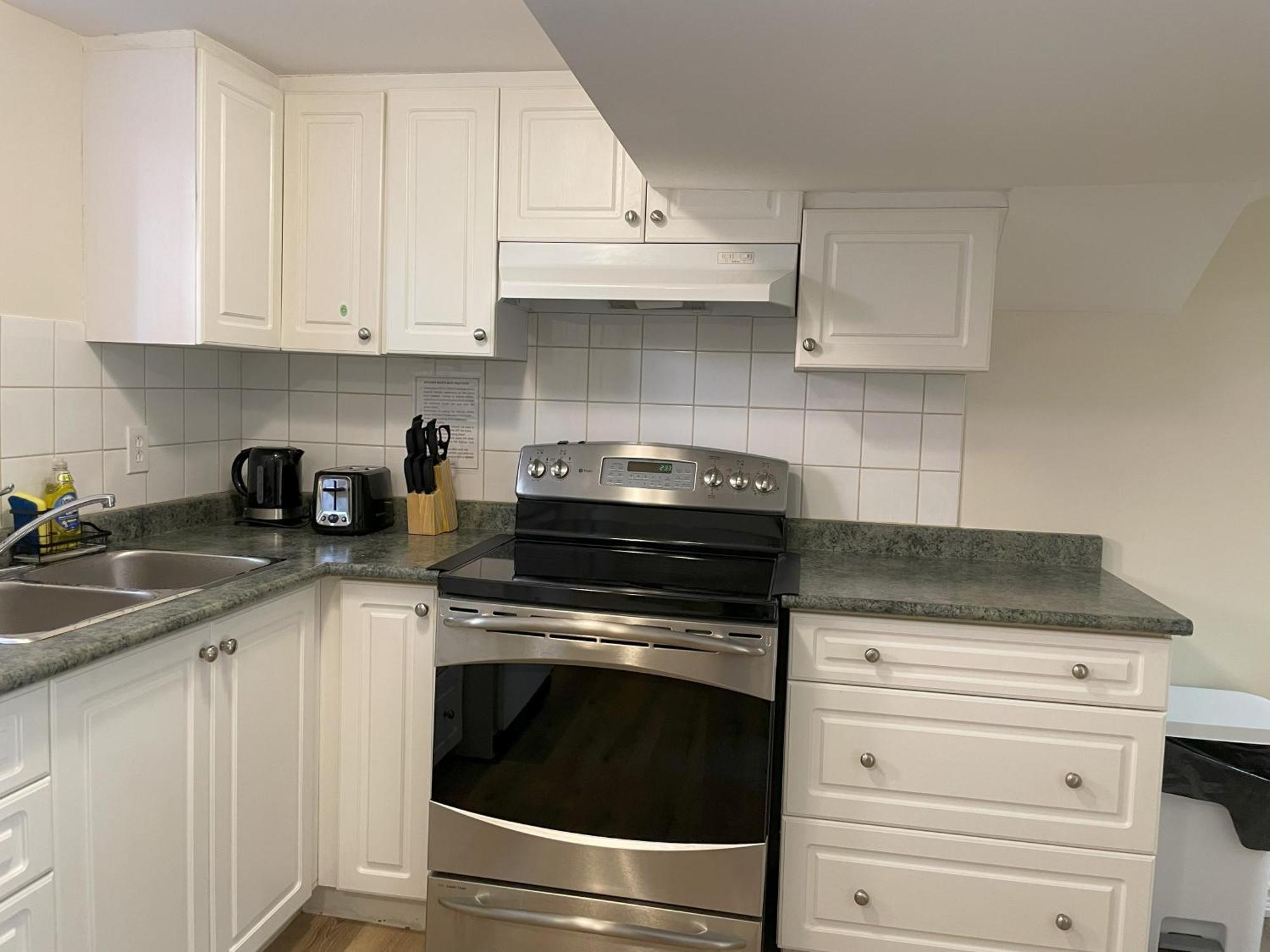 شقة Newly-Renovated 3Br House, 12 Minutes To Airport تورونتو المظهر الخارجي الصورة