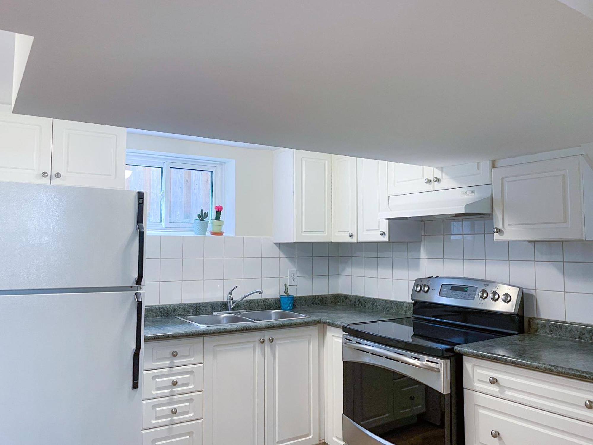 شقة Newly-Renovated 3Br House, 12 Minutes To Airport تورونتو المظهر الخارجي الصورة