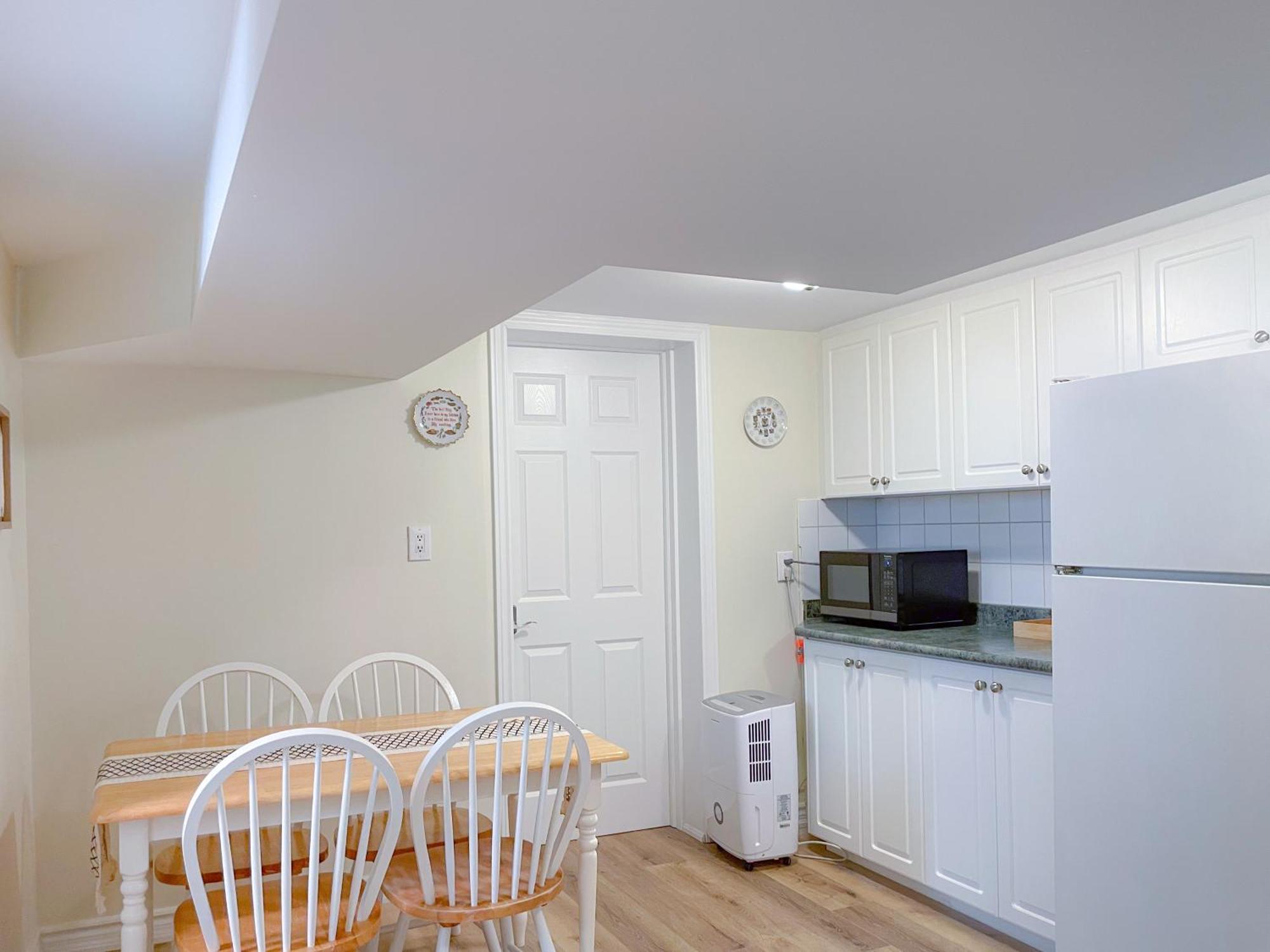 شقة Newly-Renovated 3Br House, 12 Minutes To Airport تورونتو المظهر الخارجي الصورة