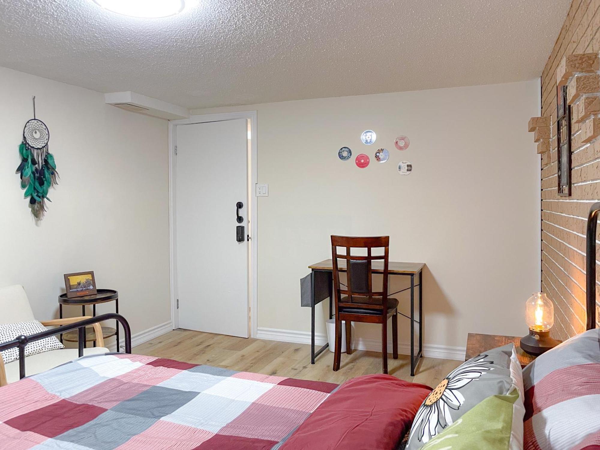 شقة Newly-Renovated 3Br House, 12 Minutes To Airport تورونتو المظهر الخارجي الصورة